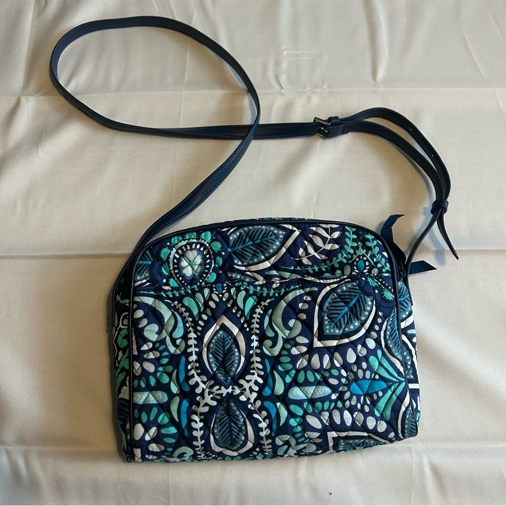 Vera Bradley Quilted/Vinyl Crossbody Bag Purse Blue Island Floral Printed - Picture 3 of 8